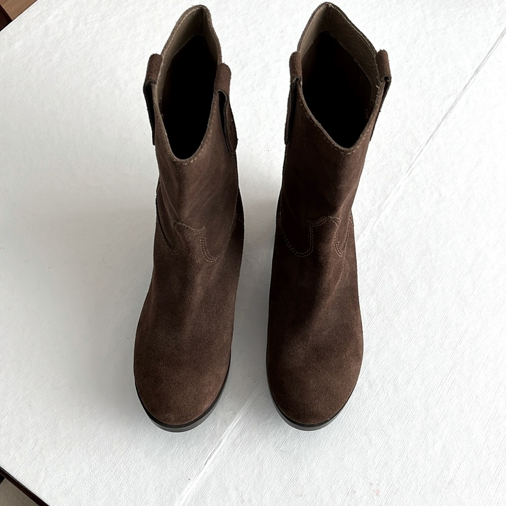 Le Saunda Brown Suede Boots